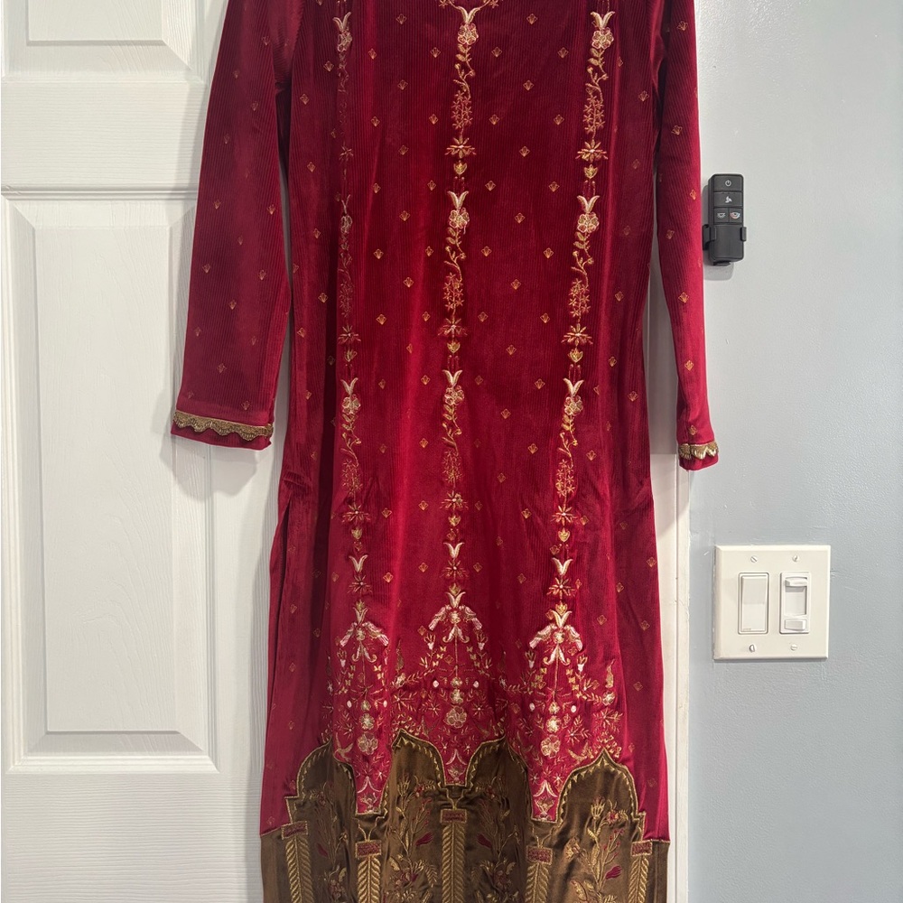 Elegant mehroon Embroidered velvet indian Pakistani Punjabi Dress